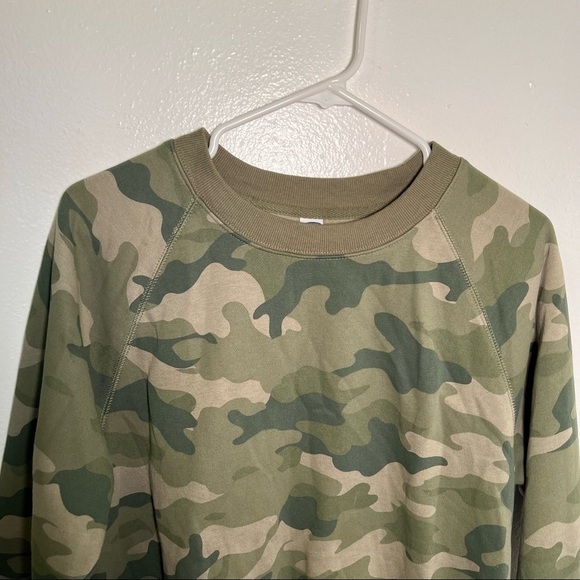 Old Navy Vintage Crew-Neck Sweatshirt Green Camo - Picture 6 of 15